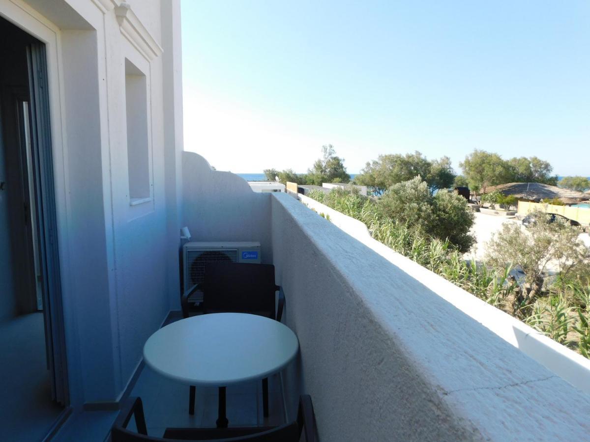 One And Only Beachfront Rooms Perissa  Exterior photo